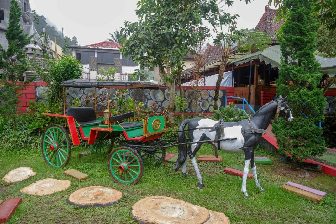 Reddoorz Resort @ Tawangmangu Ngoại thất bức ảnh