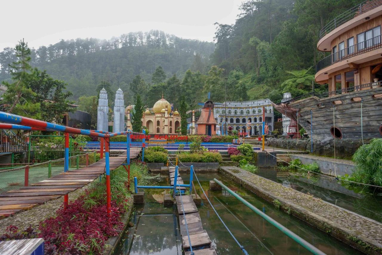 Reddoorz Resort @ Tawangmangu Ngoại thất bức ảnh